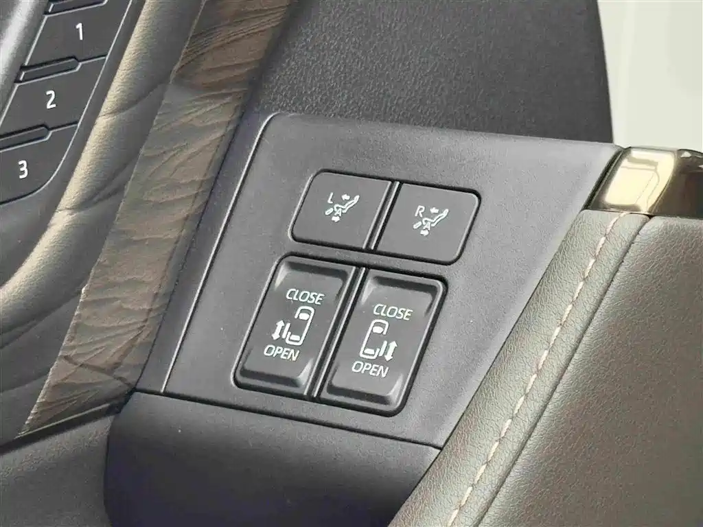 Toyota Vellfire — миниатюра 17