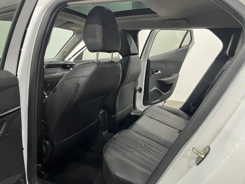 Peugeot 2008 — миниатюра 6