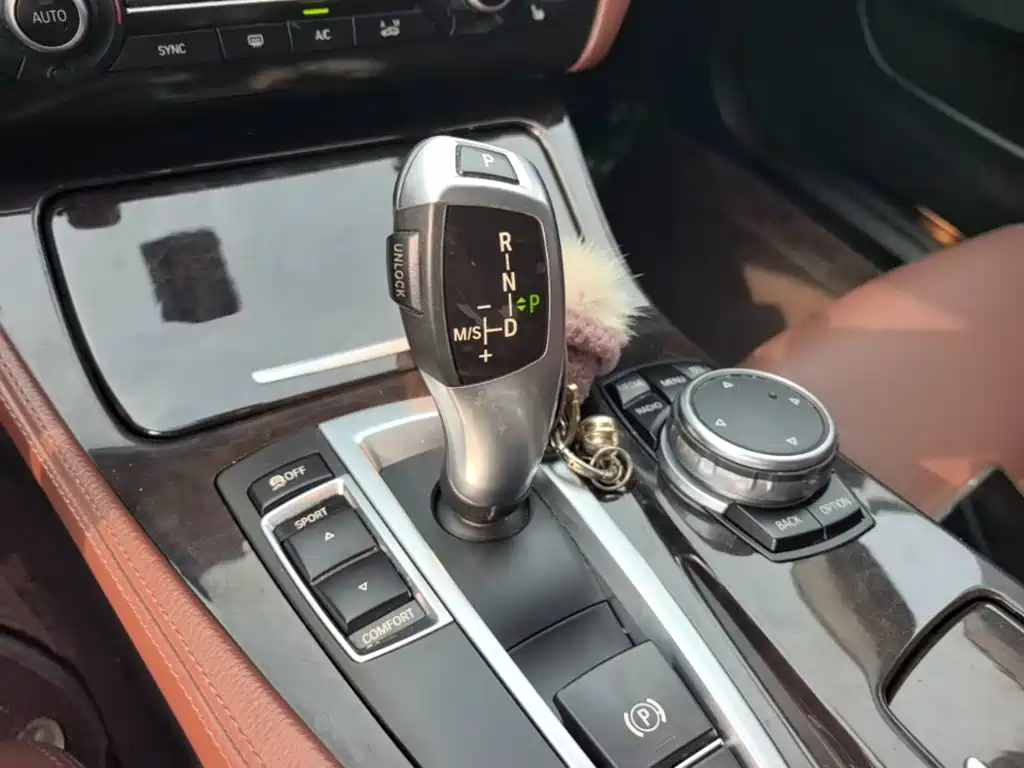 BMW 5 Series — миниатюра 14