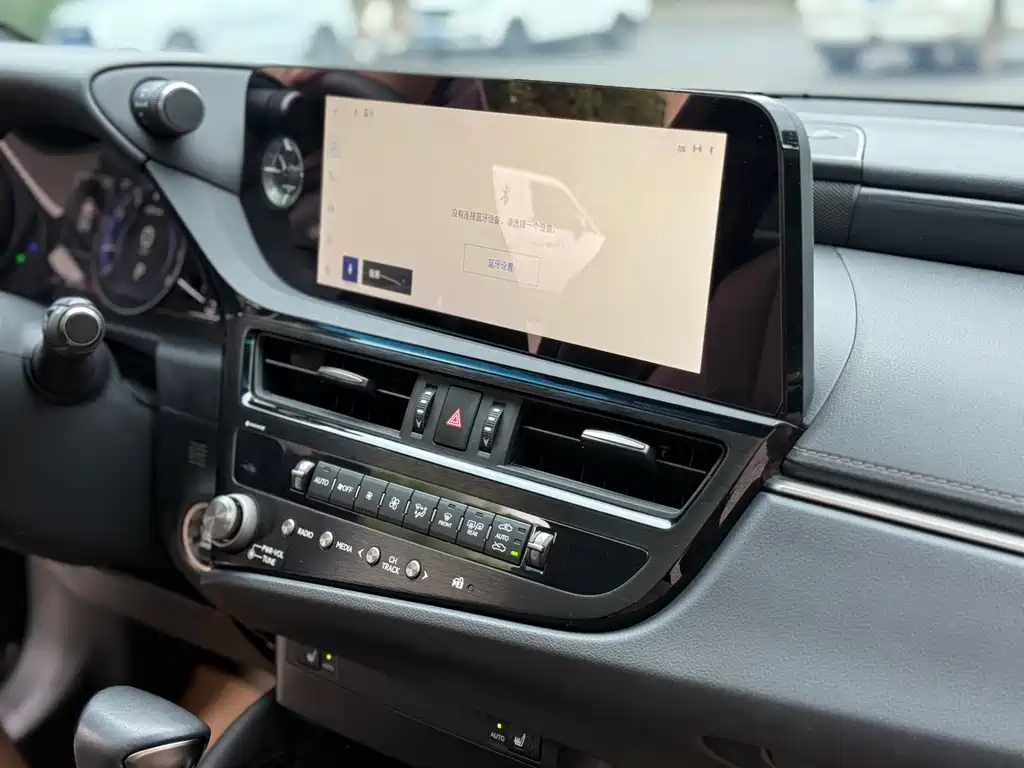 Lexus ES — миниатюра 8