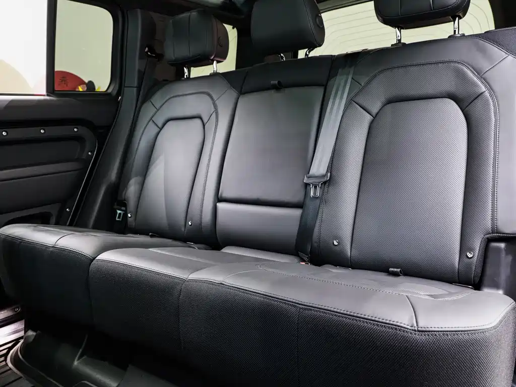 Land Rover Defender — миниатюра 12