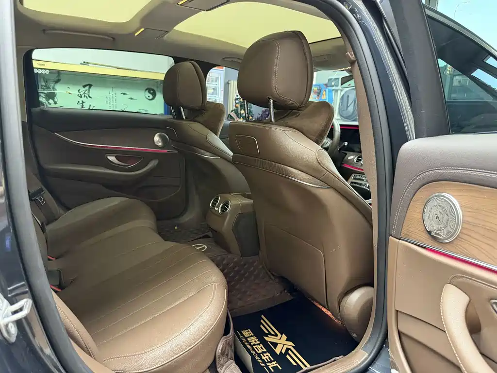 Mercedes-Benz E-Class — миниатюра 18