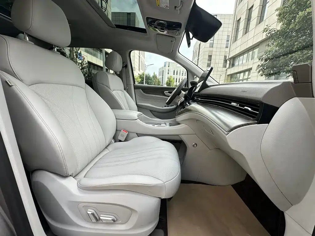 Roewe iMAX8 New Energy — миниатюра 19