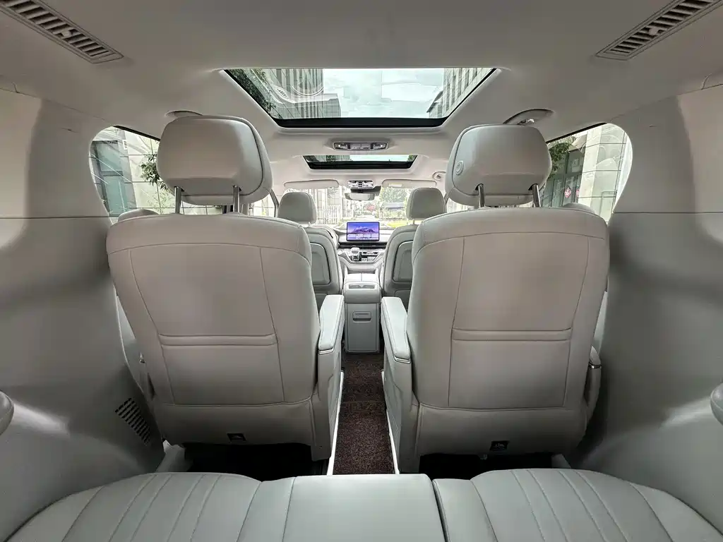 Roewe iMAX8 New Energy — миниатюра 12