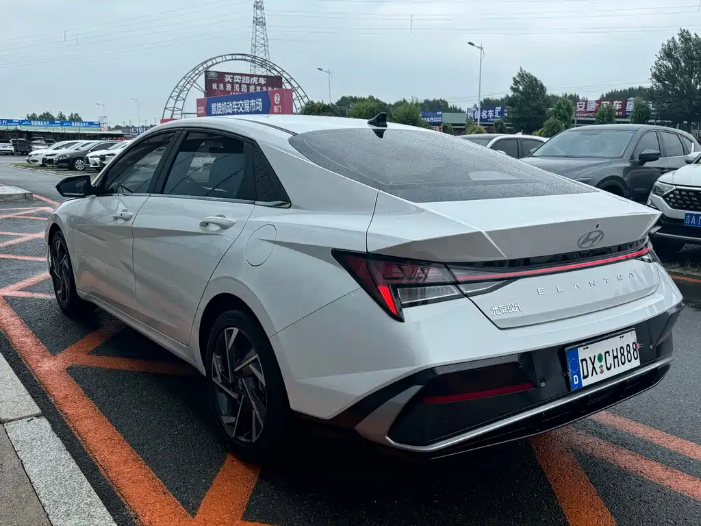 Hyundai Elantra 2023 1.5L CVT LUX Luxury