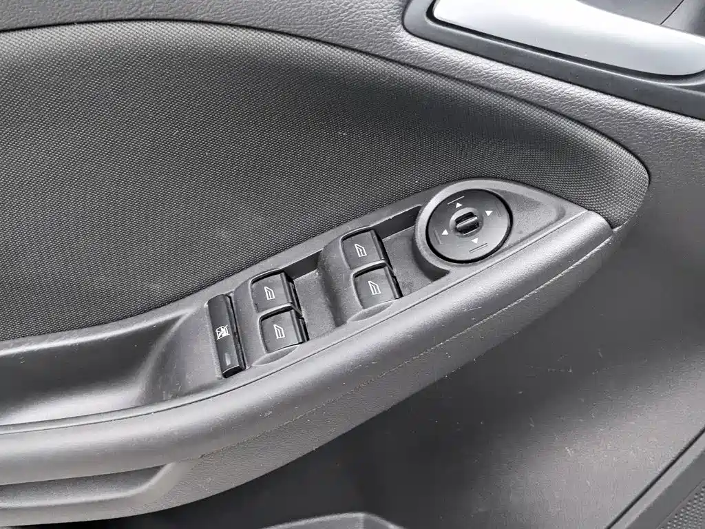 Ford Focus — миниатюра 9