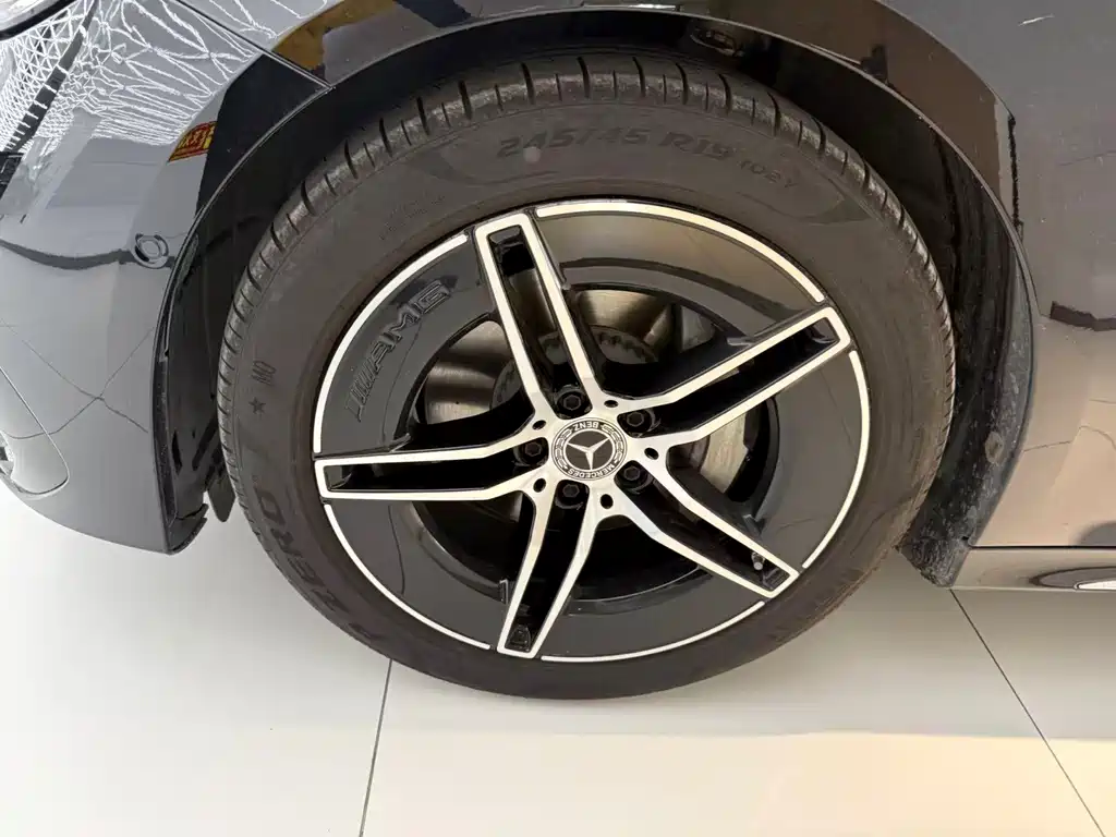 Mercedes-Benz E-Class — миниатюра 3
