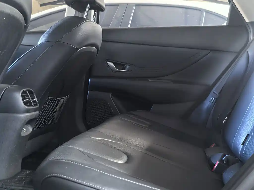 Hyundai Elantra — миниатюра 10