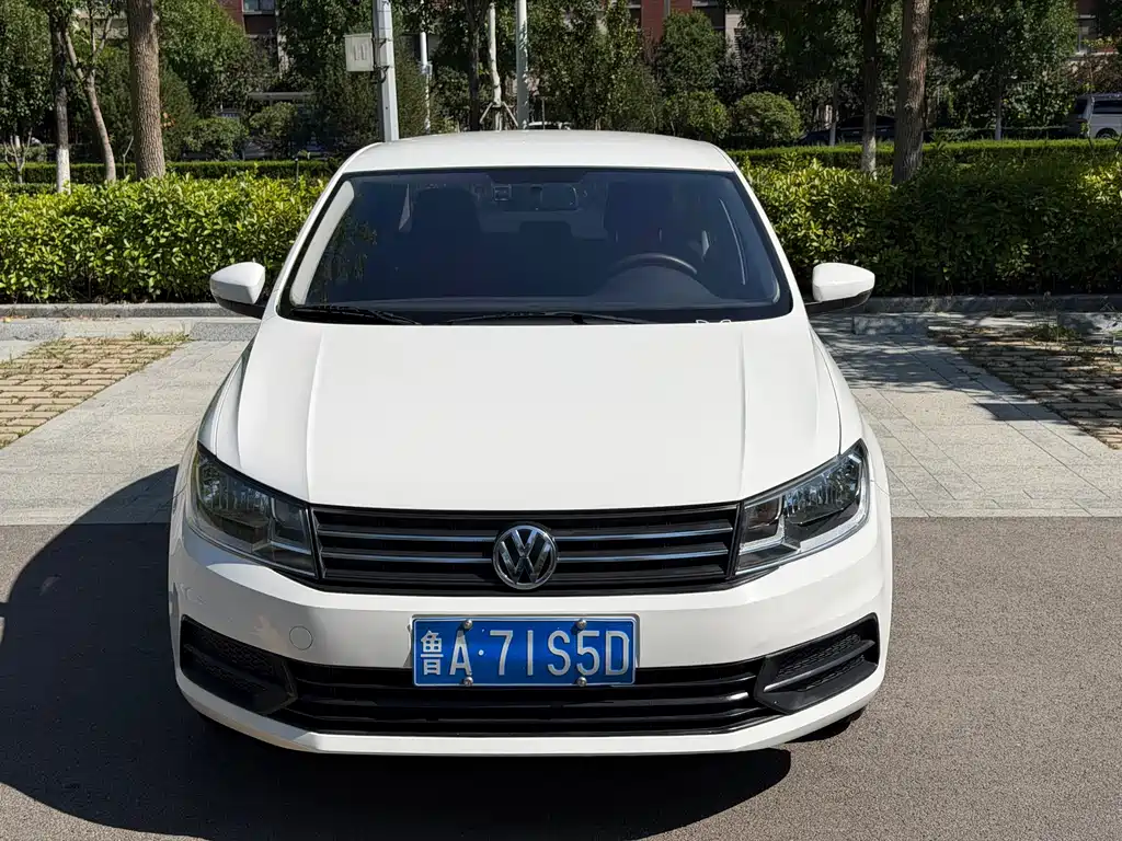 Volkswagen Santana — миниатюра 2