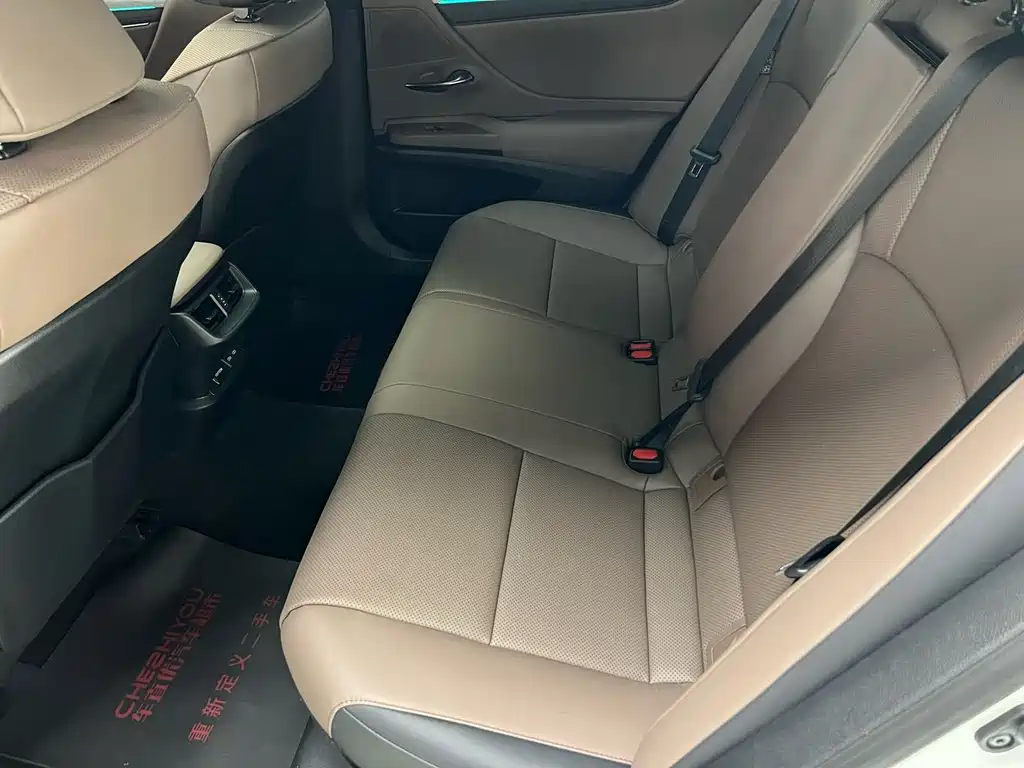 Lexus ES — миниатюра 10