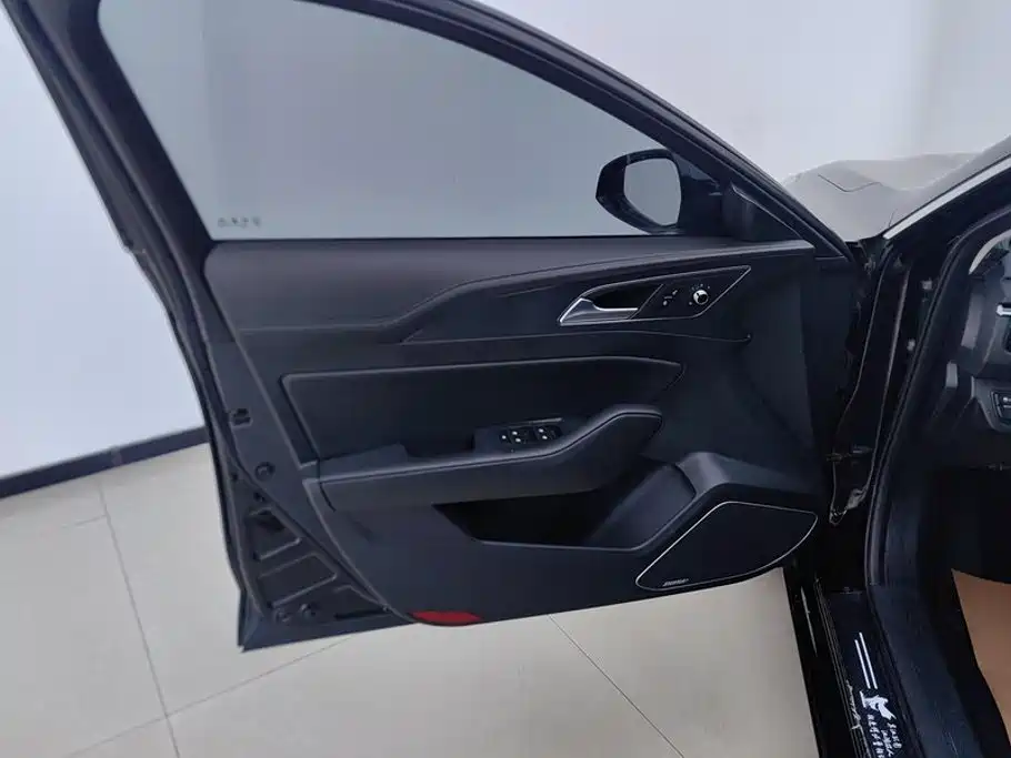 Hongqi H5 2022 1.8T AT