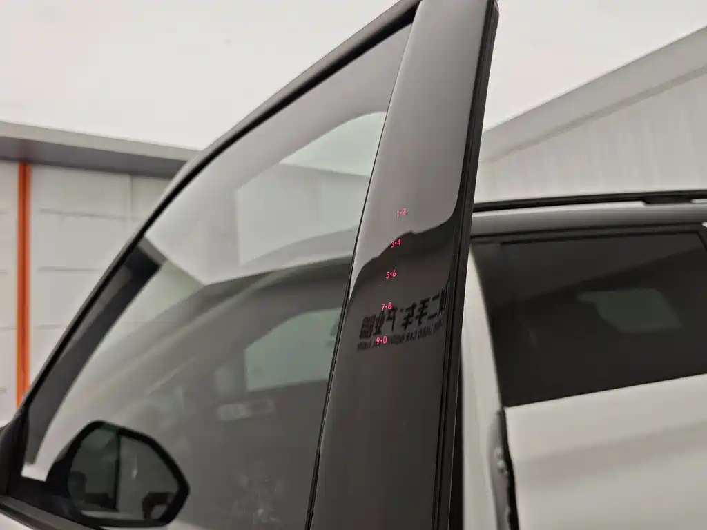 Ford Explorer — миниатюра 7