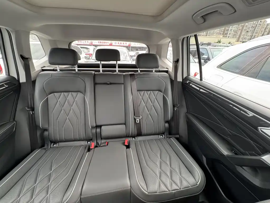Volkswagen Tiguan L L 2022 330TSI AT