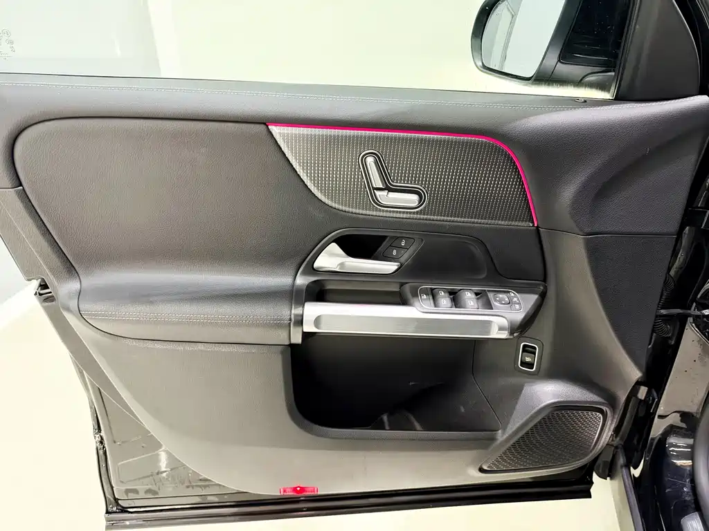 Mercedes-Benz GLB — миниатюра 13