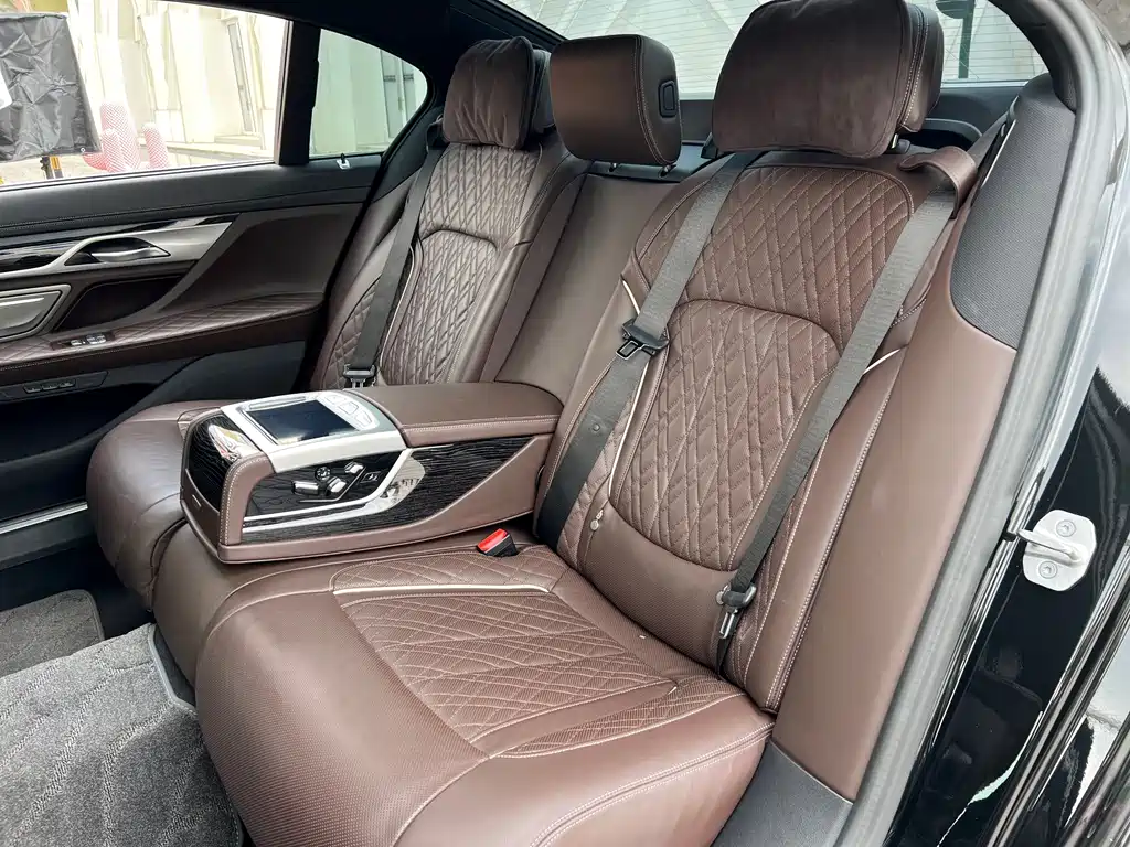 BMW 7 Series — миниатюра 15