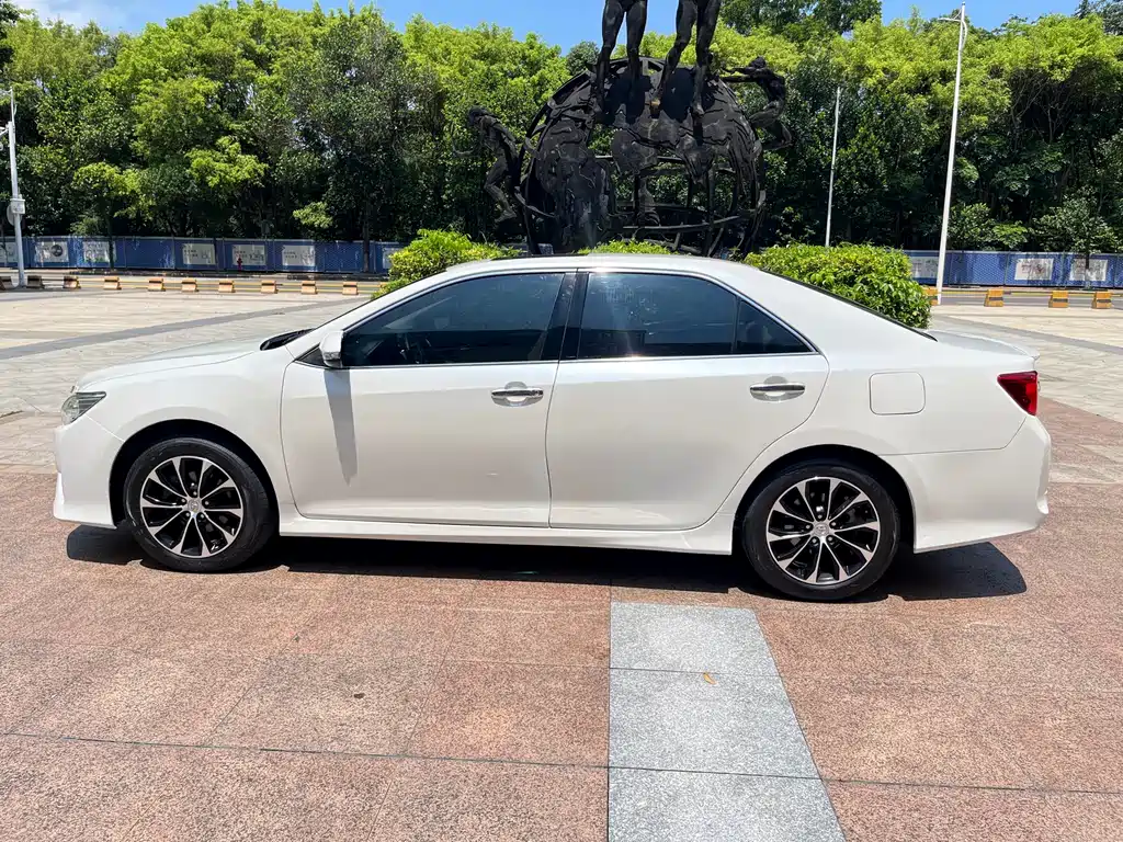 Toyota Camry 2012 2.0S