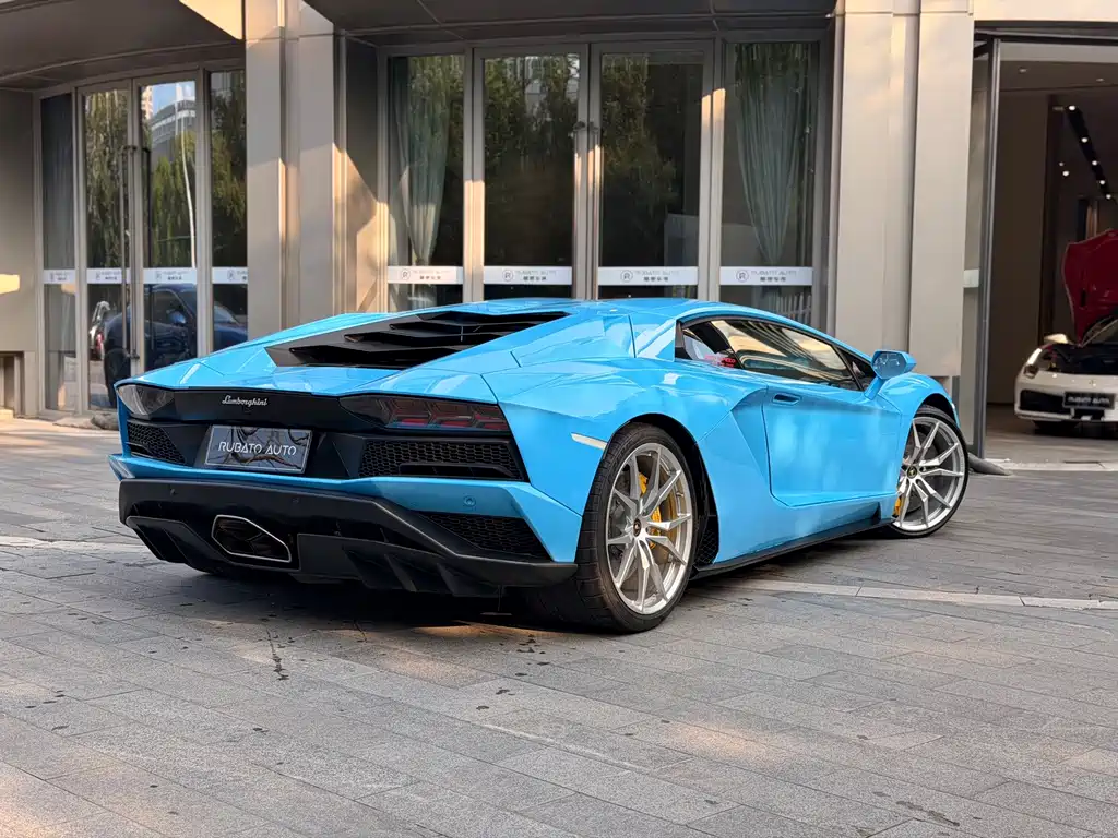 Lamborghini Aventador — миниатюра 22