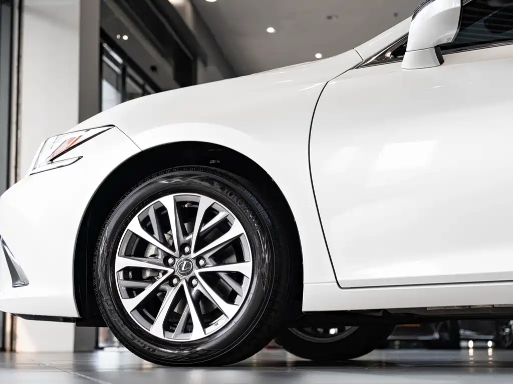 Lexus ES — миниатюра 8