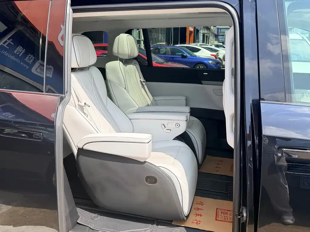 XPeng X9 — миниатюра 17