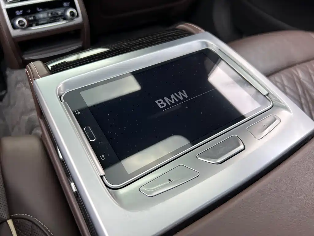 BMW 7 Series — миниатюра 18