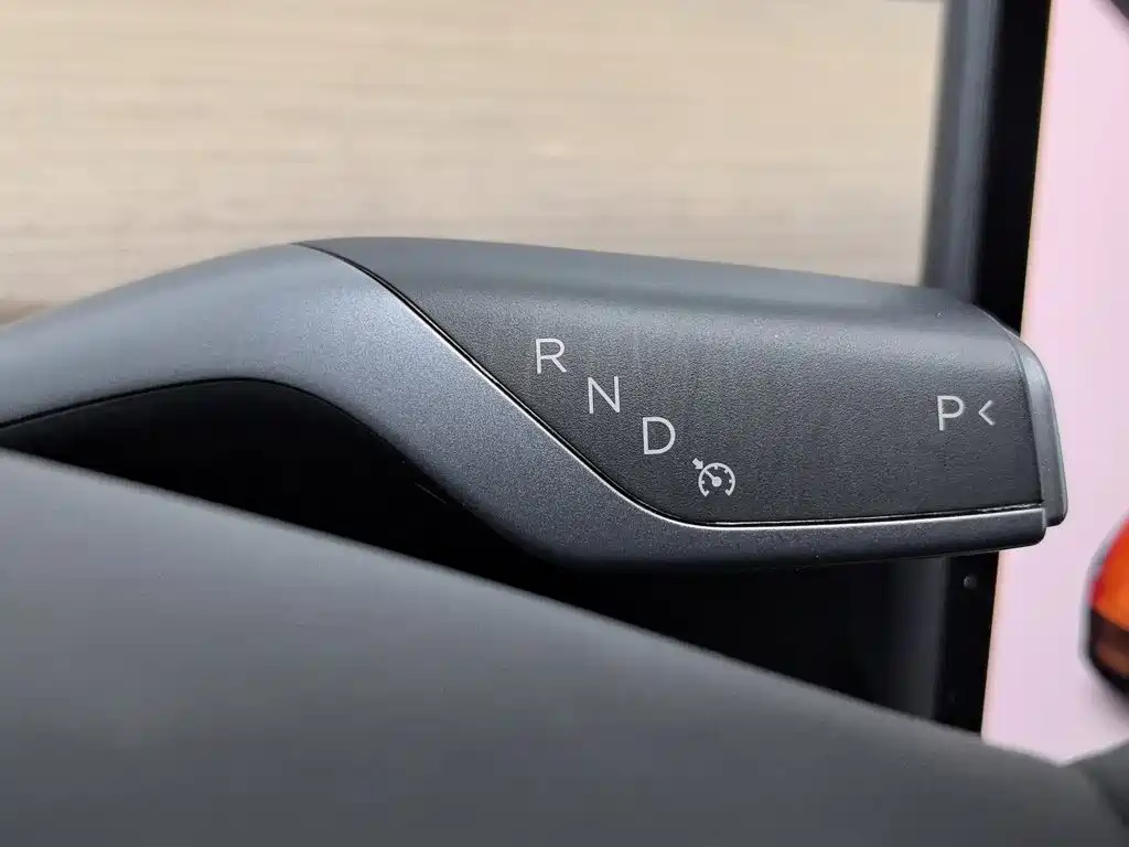 Tesla Model Y — миниатюра 13