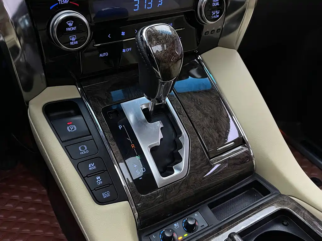 Toyota Vellfire 2019 2.5L HV Luxury