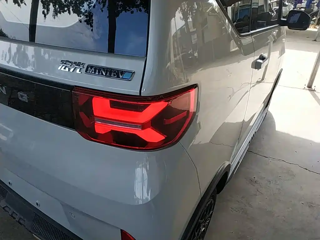 Wuling MINIEV — миниатюра 8