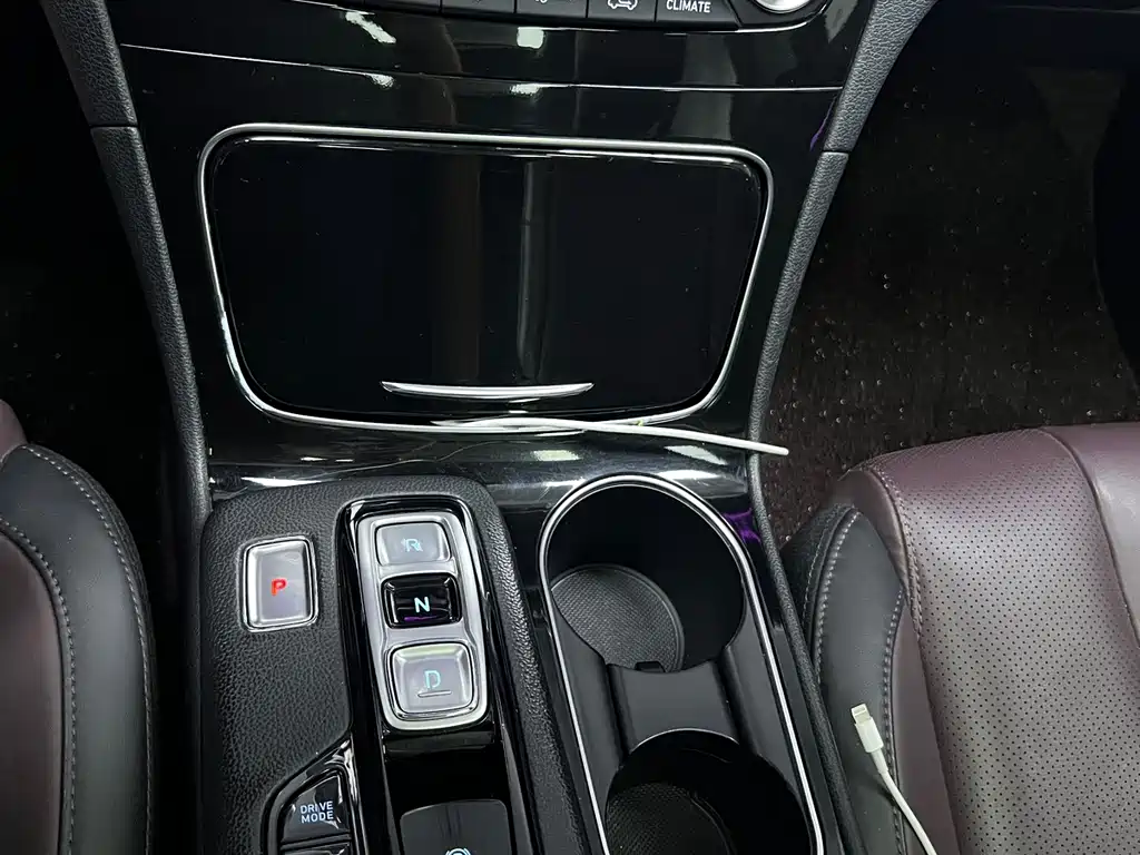 Hyundai Santa Fe — миниатюра 6