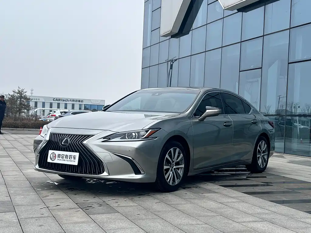 Lexus ES 2018