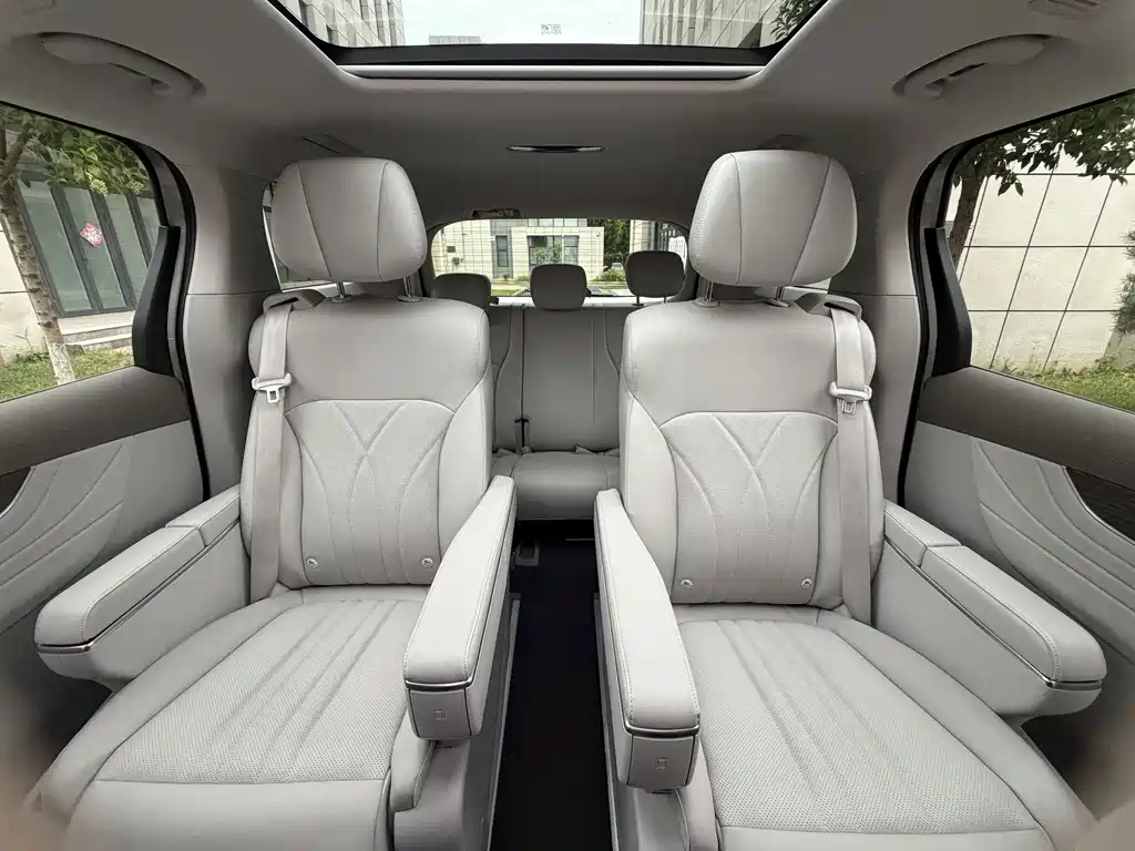 Roewe iMAX8 New Energy — миниатюра 14