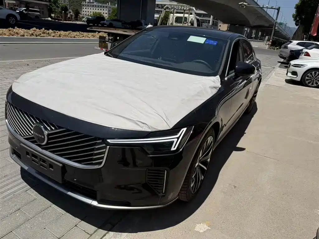 Volvo S90 0