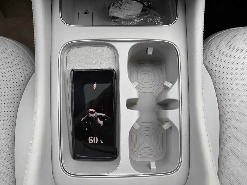 Roewe iMAX8 New Energy — миниатюра 13