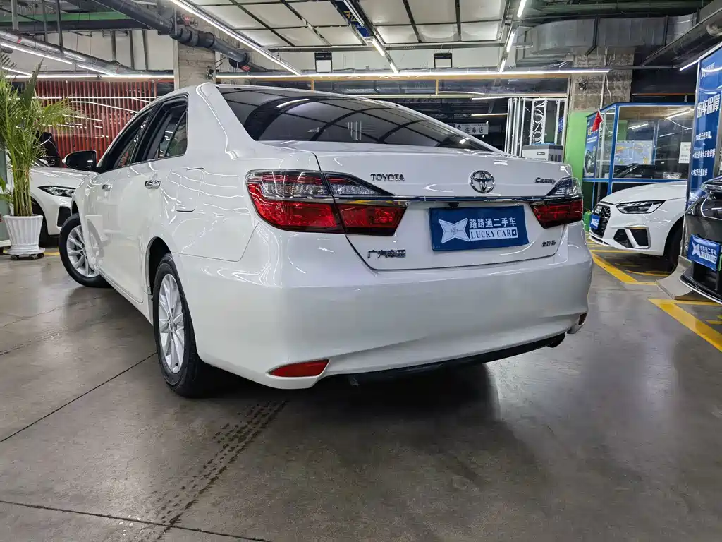Toyota Camry — миниатюра 6