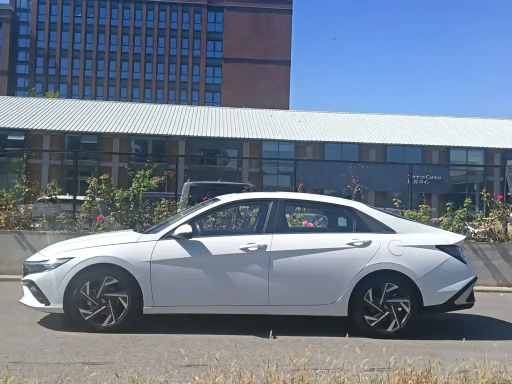 Hyundai Elantra — миниатюра 6