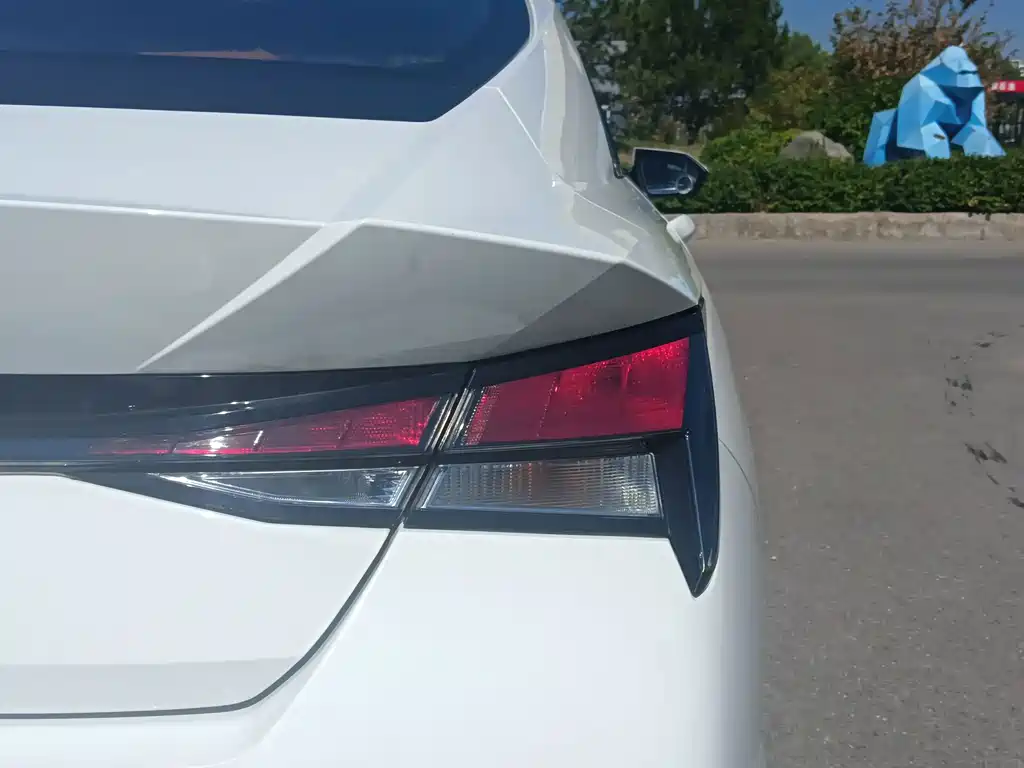 Hyundai Elantra — миниатюра 10