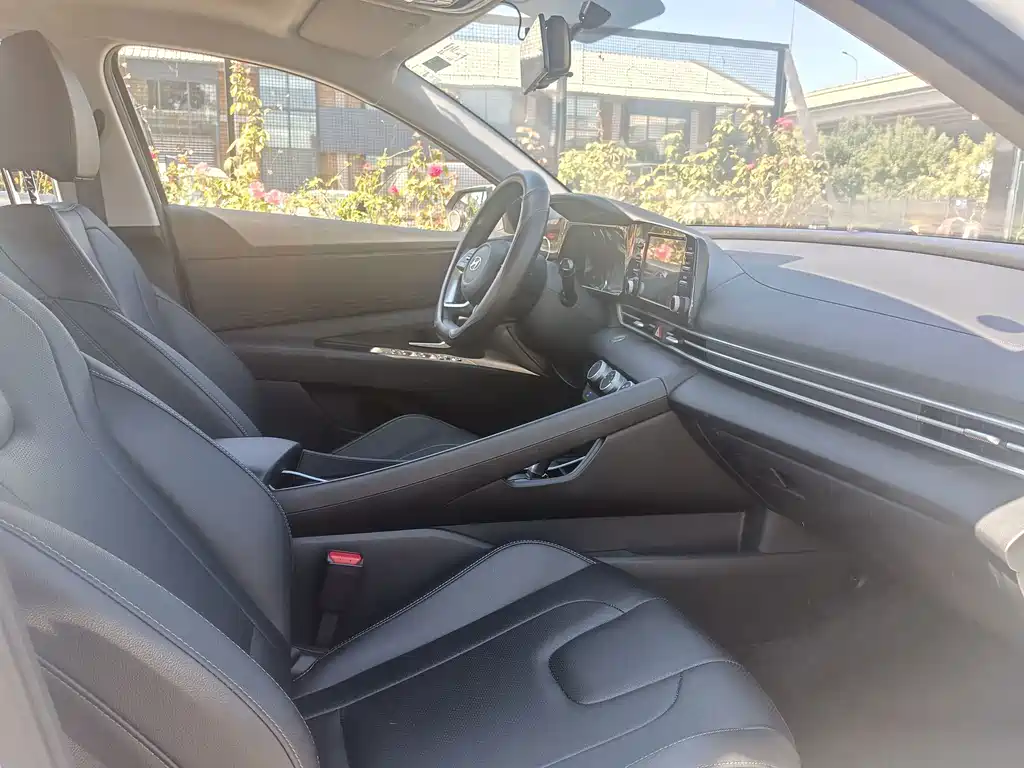 Hyundai Elantra — миниатюра 23
