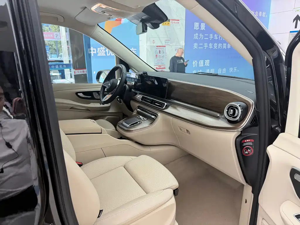 Mercedes-Benz V-Class — миниатюра 7