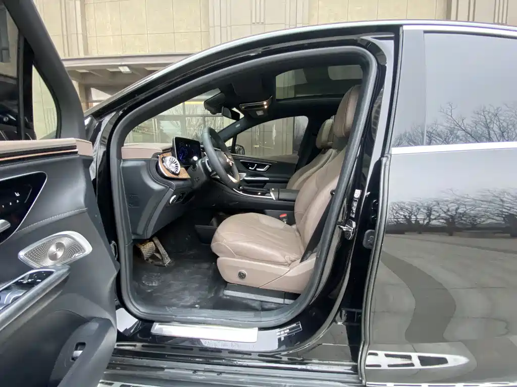 MERCEDES-BENZ EQE SUV