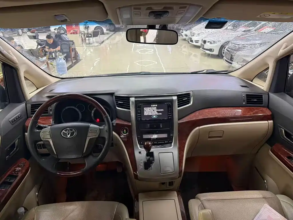Toyota Alphard 2011 3.5L Luxury