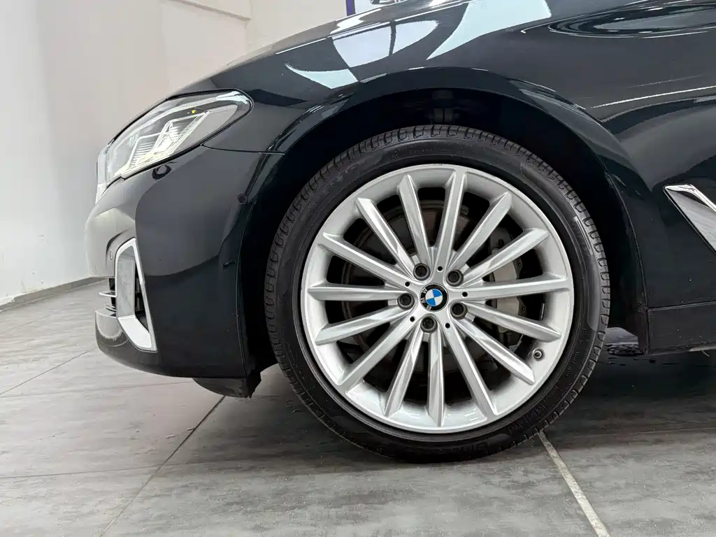 BMW 5 Series — миниатюра 18