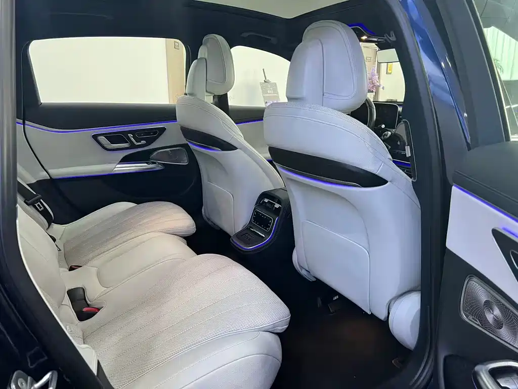 Mercedes-Benz E-Class — миниатюра 5
