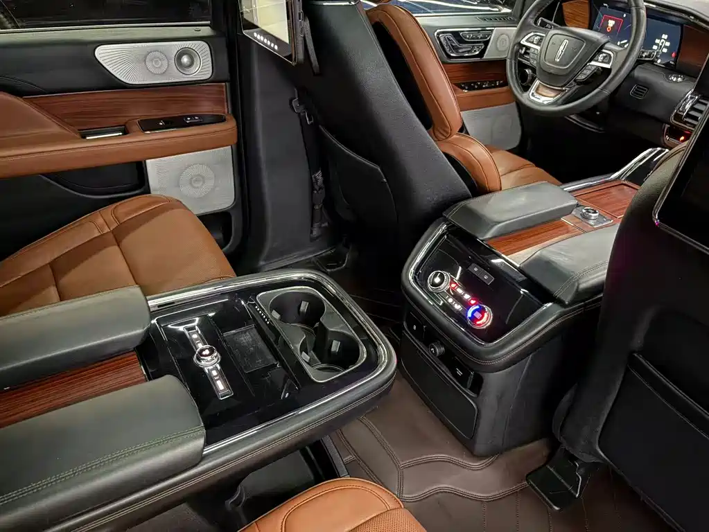 Lincoln Navigator — миниатюра 12
