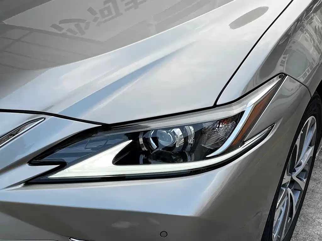 Lexus ES 2022 300h