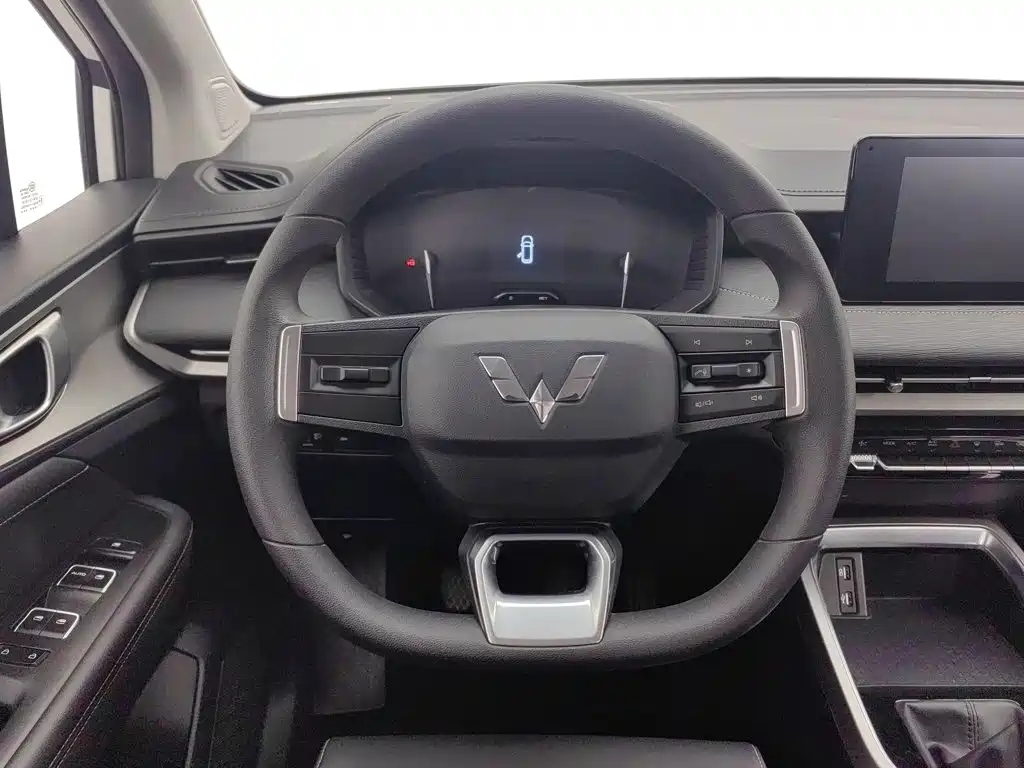 Wuling Jiachen — миниатюра 11