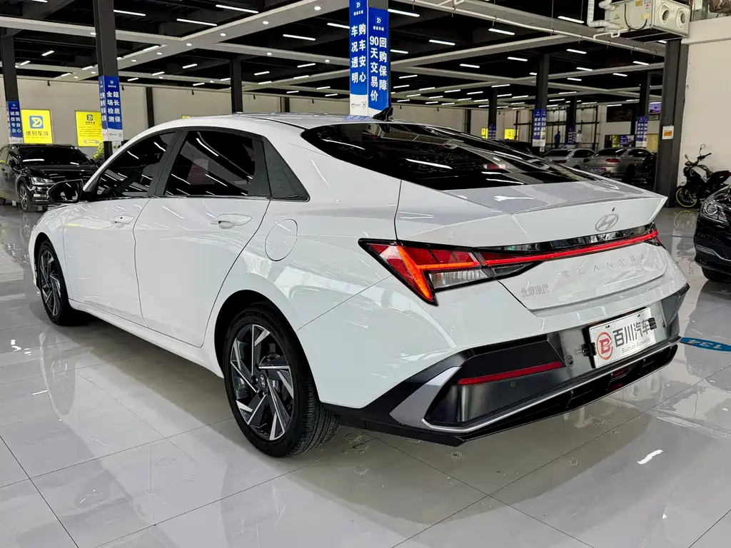 Hyundai Elantra — миниатюра 9