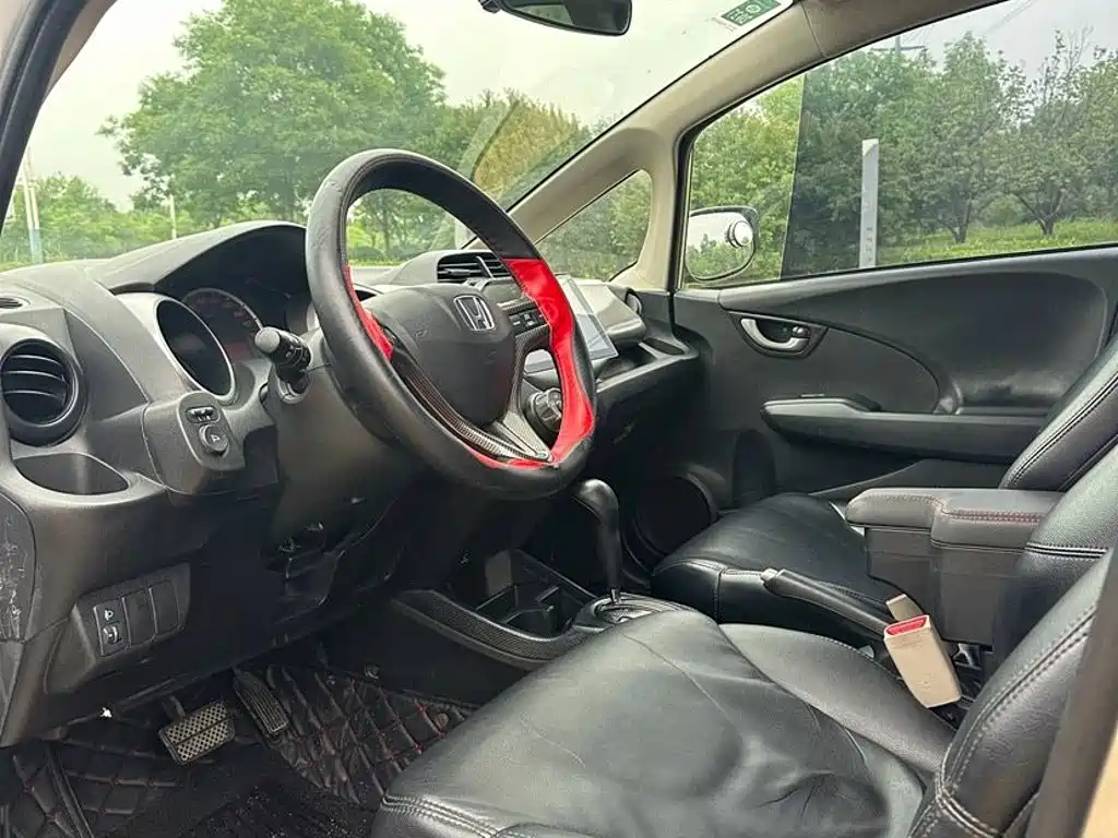 Honda Fit — миниатюра 8