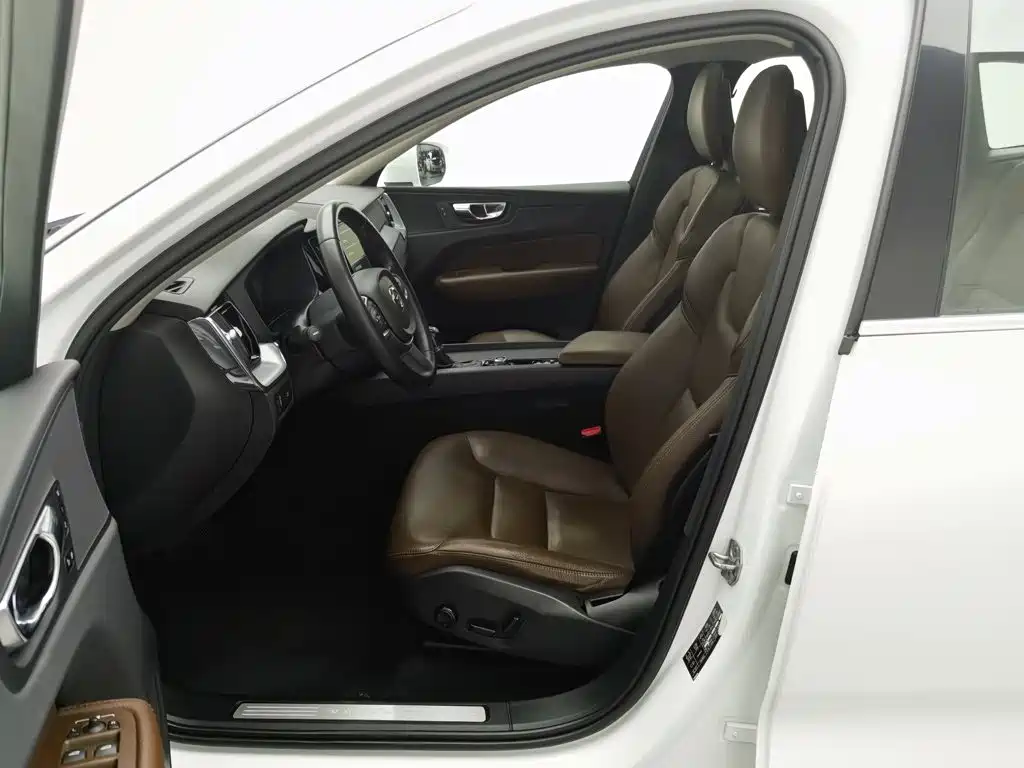Volvo XC60 — миниатюра 10