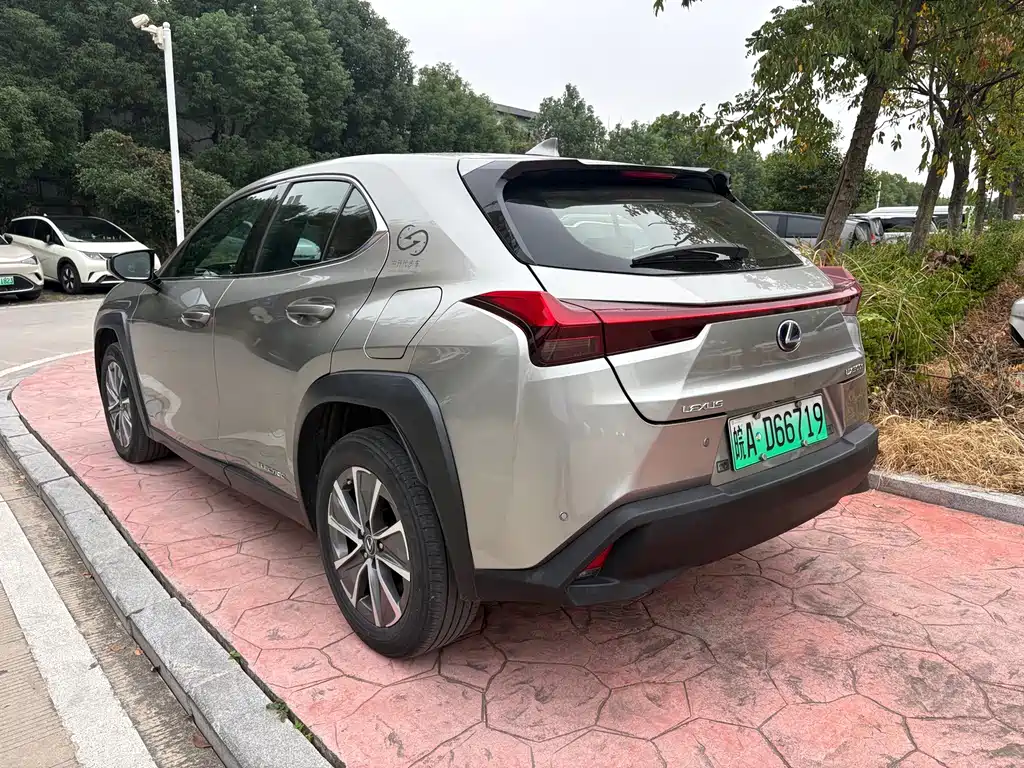 Lexus UX New Energy — миниатюра 6