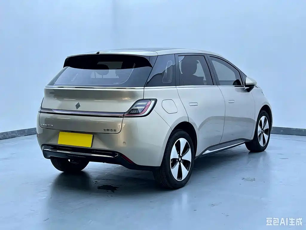 Baojun Yunduo — миниатюра 6
