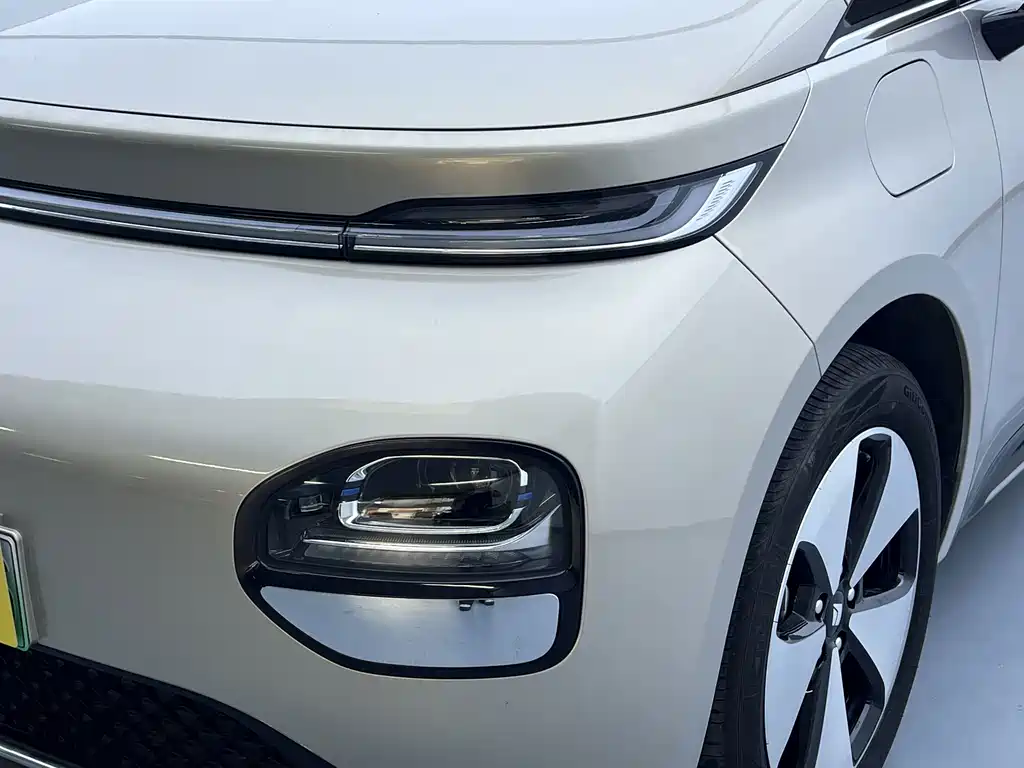 Baojun Yunduo — миниатюра 15
